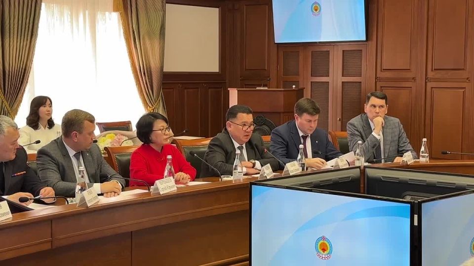 Ректор КалмГУ им. Б. Городовикова Бадма Салаев также высказался о просветительских итогах 2025 года для калмыцкого филиала общества «Знание»: