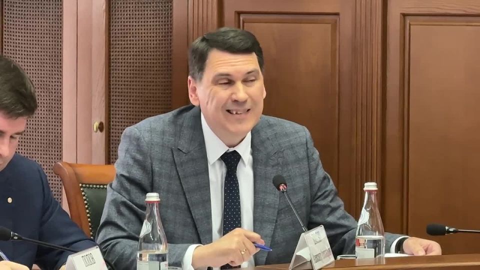 Руководитель управления по развитию ЮФО Российского общества «Знание» Александр Шматько также высоко оценил работу калмыцкого филиала: