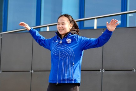 Сегодня зарядку в рамках Фестиваля тюльпанов и всероссийской акции «Будь здоров!» для жителей и гостей республики провела Гучинова Цагана