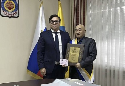 Двойной праздник у легенды калмыцкой борьбы!