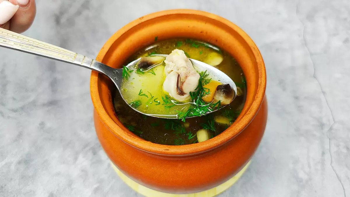 Горшочек чудес: как быстро приготовить ароматный суп в духовке