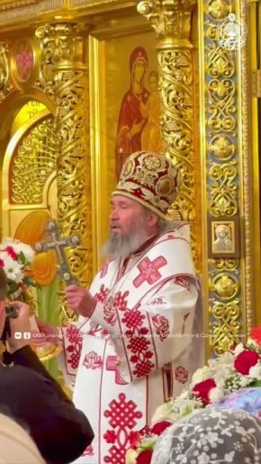 В прошедшую ночь в Элисте сотни верующих собрались в Казанском кафедральном соборе, чтобы встретить Светлое Христово Воскресение