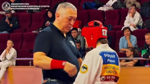 В Элисте на базе «Ойрат-Арены» состоялся межрегиональный турнир по рукопашному бою среди юношей и девушек, посвященный 65-летию первого полета человека в космос