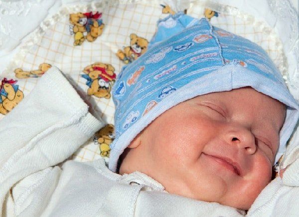 Как развивается малыш в первый год: ключевые этапы и советы для родителей
