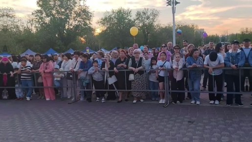 На площади Победы в Элисте прошёл праздничный концерт, посвященный 81-й годовщине Великой Победы