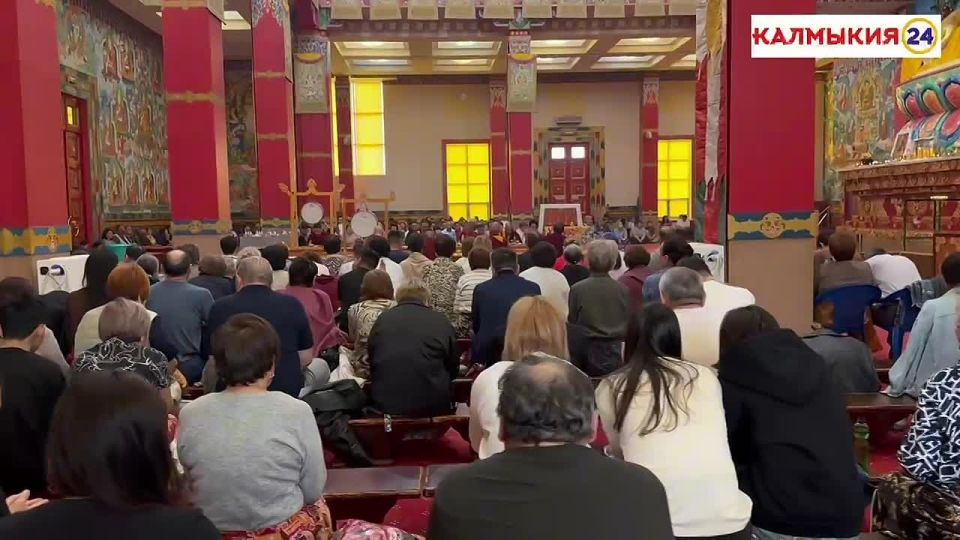 С утра верующие Калмыкии взяли обеты, дарованные Шанджин-ламой