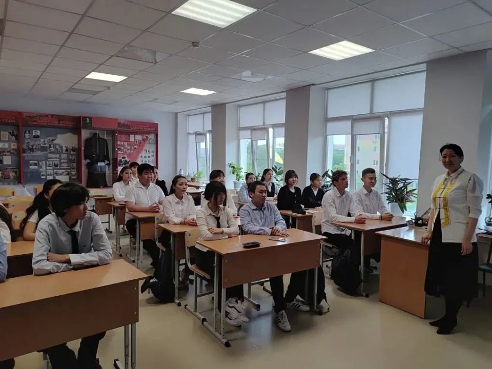 В школах города Элисты завершается цикл лекций «Калмыки В школах города Элисты завершается цикл лекций «Калмыки