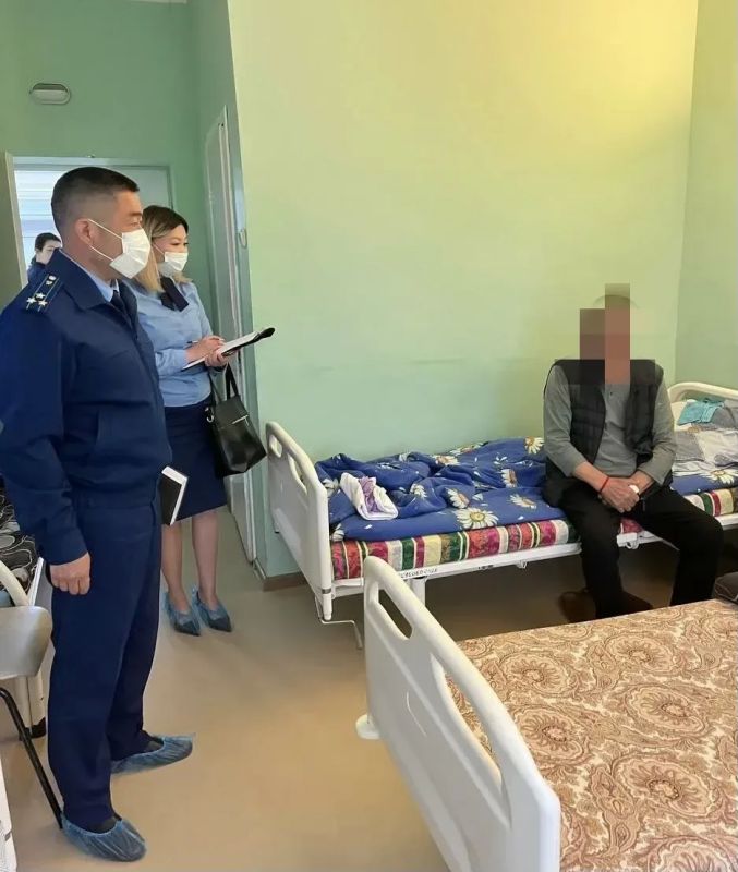 Прокурор города Элисты провел выездной прием граждан в Республиканском госпитале ветеранов войн
