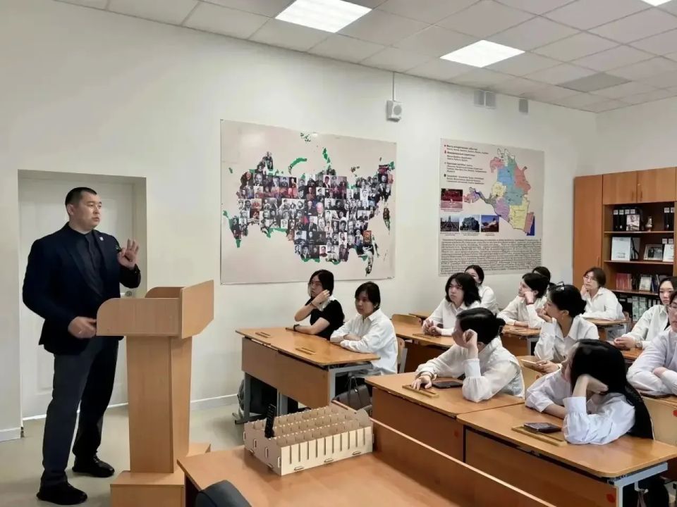 В школах города Элисты завершается цикл лекций «Калмыки В школах города Элисты завершается цикл лекций «Калмыки