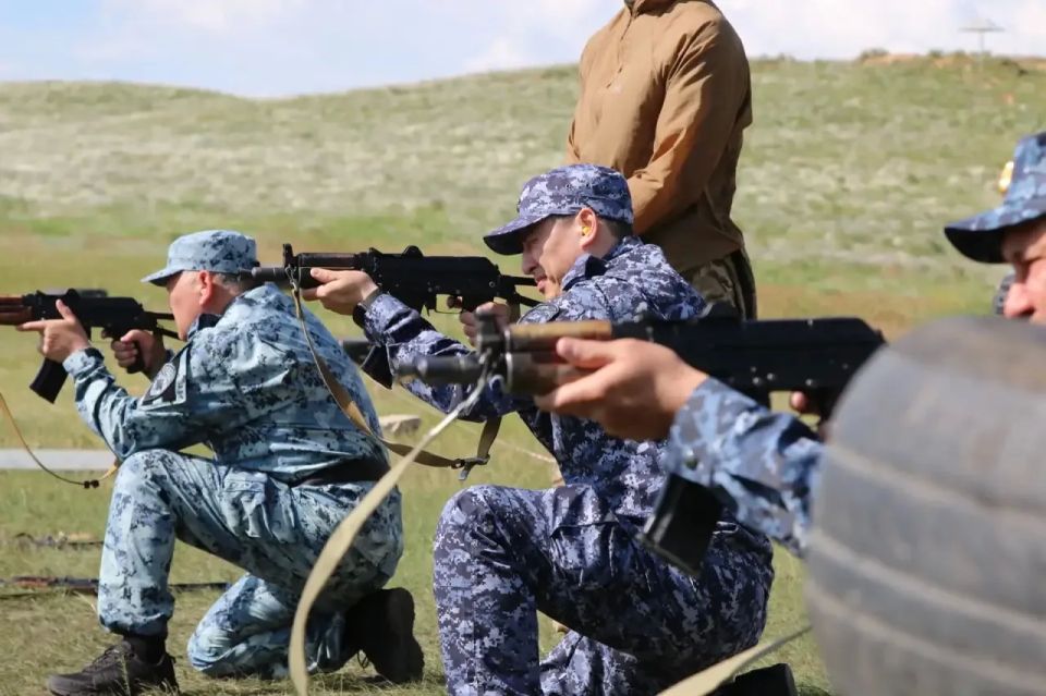 В министерстве внутренних дел по Республике Калмыкия проводятся плановые учебные стрельбы и практические занятия В министерстве внутренних дел по Республике Калмыкия проводятся плановые учебные стрельбы и практические занятия