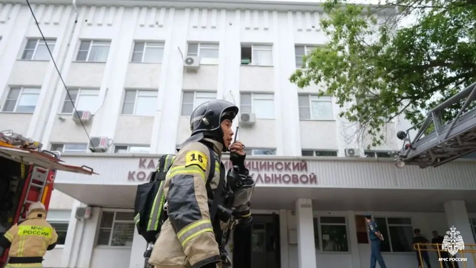Элистинские огнеборцы провели пожарно-тактические занятия на территории Калмыцкого медицинского колледжа имени Тамары Хахлыновой Элистинские огнеборцы провели пожарно-тактические занятия на территории Калмыцкого медицинского колледжа имени Тамары Хахлыновой