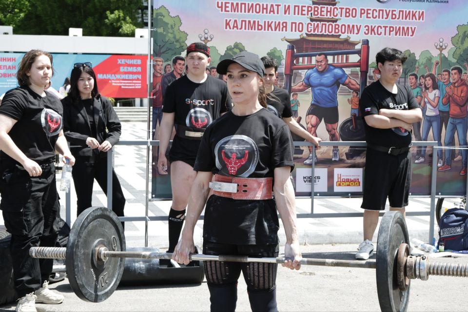 В Элисте на культурном комплексе «Пагода Семи дней» состоялись первые официальные Чемпионат и Первенство Республики Калмыкия по силовому экстриму В Элисте на культурном комплексе «Пагода Семи дней» состоялись первые официальные Чемпионат и Первенство Республики Калмыкия по силовому экстриму