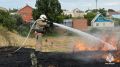 Сотрудники МЧС России ликвидировали возгорание сухой растительности в Элисте