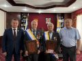 Председатель Народного Хурала (Парламента) РК Артем Михайлов по поручению Главы республики вручил государственные награды Борису Букиевичу Гучинову и Александру Петровичу Малиеву, которым было присвоено звание «Почетный...