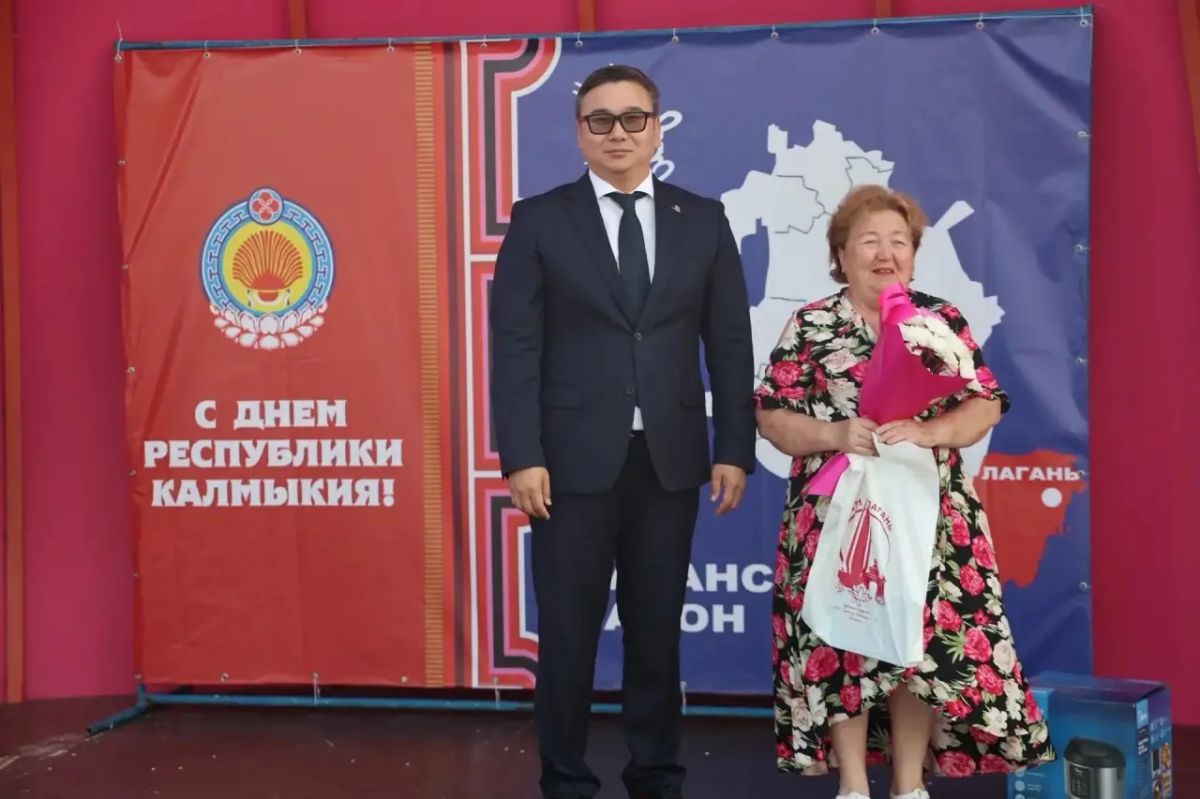 В Лаганском районе прошла праздничная программа, посвящённая Дню республики В Лаганском районе прошла праздничная программа, посвящённая Дню республики