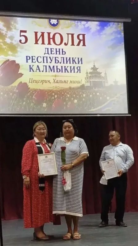 Сегодня, 5 июля, в День Республики Калмыкия, депутаты Народного Хурала (Парламента) седьмого созыва провели традиционную акцию Сегодня, 5 июля, в День Республики Калмыкия, депутаты Народного Хурала (Парламента) седьмого созыва провели традиционную акцию
