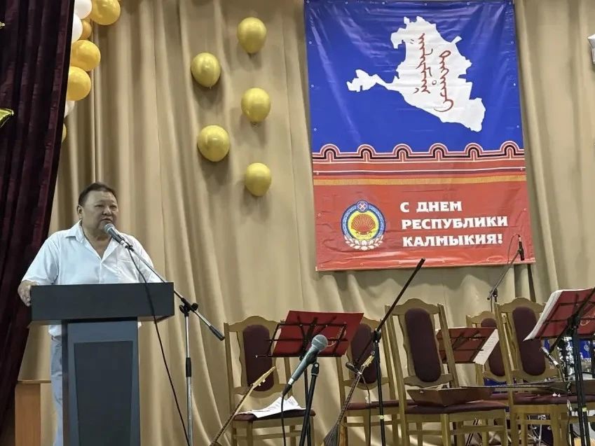 Сегодня, 5 июля, в День Республики Калмыкия, депутаты Народного Хурала (Парламента) седьмого созыва провели традиционную акцию Сегодня, 5 июля, в День Республики Калмыкия, депутаты Народного Хурала (Парламента) седьмого созыва провели традиционную акцию