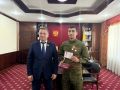 По поручению Главы Калмыкии Бату Хасикова в Народном Хурале (Парламенте) РК состоялась торжественная церемония вручения медалей имени Героя Советского Союза Эрдни Теледжиевича Деликова