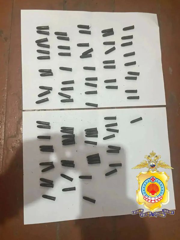 В домовладении жителя Приютненского района сотрудники полиции выявили боеприпасы и наркотические средства В домовладении жителя Приютненского района сотрудники полиции выявили боеприпасы и наркотические средства
