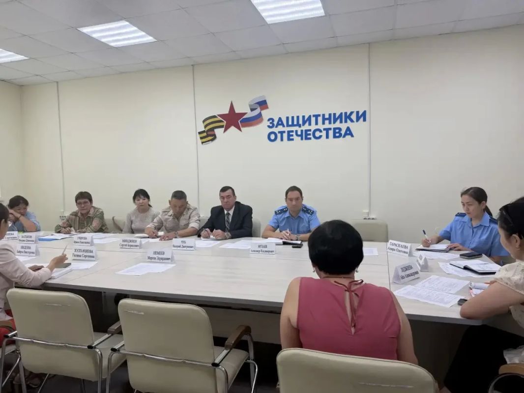 Первый заместитель прокурора республики совместно с представителями заинтересованных ведомств провели прием граждан в филиале фонда «Защитники Отечества» по Республике Калмыкия Первый заместитель прокурора республики совместно с представителями заинтересованных ведомств провели прием граждан в филиале фонда «Защитники Отечества» по Республике Калмыкия