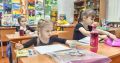 Детские художники Нижнепойменска погружаются в мир Гжели