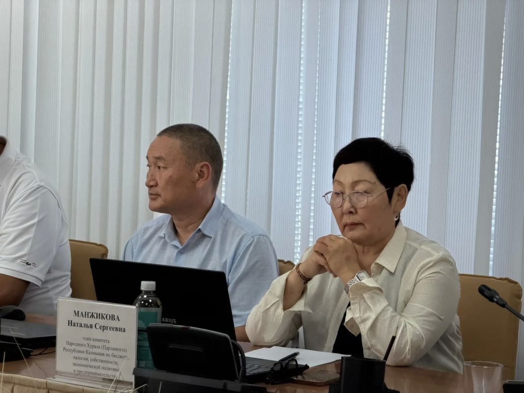 Сегодня состоялось заседание комитета Народного Хурала (Парламента) Республики Калмыкия по бюджету, налогам, собственности, экономической политике и предпринимательству под председательством Очира Халгаева Сегодня состоялось заседание комитета Народного Хурала (Парламента) Республики Калмыкия по бюджету, налогам, собственности, экономической политике и предпринимательству под председательством Очира Халгаева