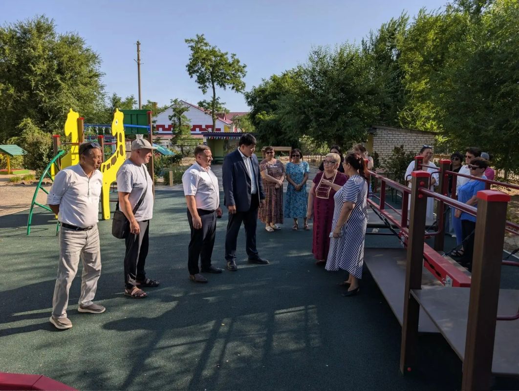 В Элисте завершено строительство двух игровых площадок В Элисте завершено строительство двух игровых площадок