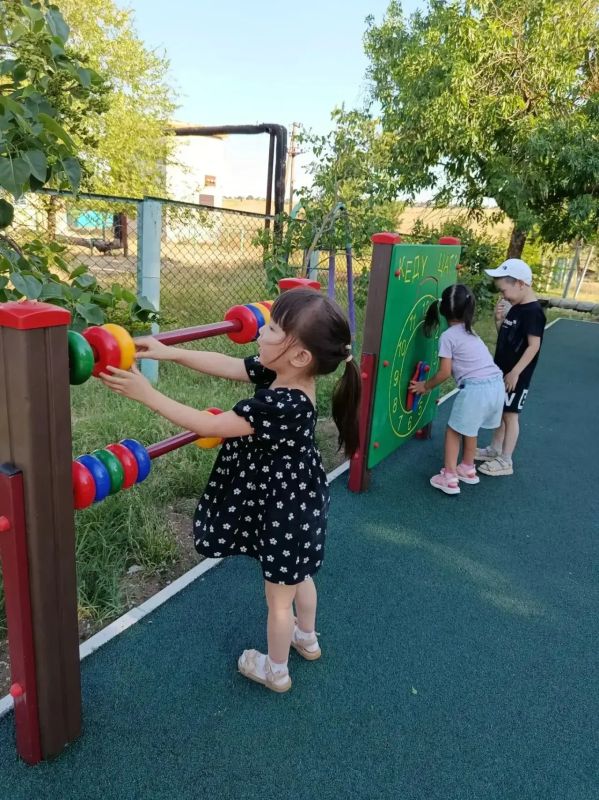 В Элисте завершено строительство еще двух детских игровых площадок В Элисте завершено строительство еще двух детских игровых площадок