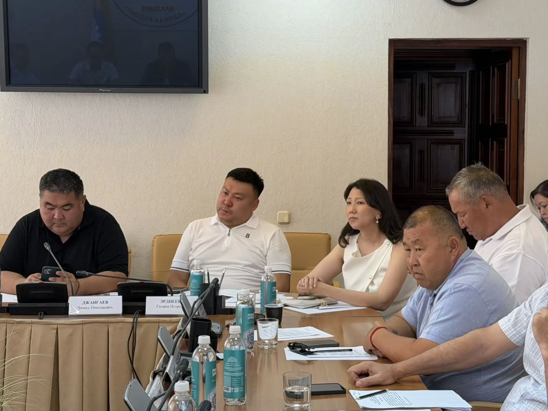 Под председательством руководителя фракции Артема Михайлова состоялось заседание фракции ВПП «ЕДИНАЯ РОССИЯ» в Народном Хурале (Парламенте) Республики Калмыкия Под председательством руководителя фракции Артема Михайлова состоялось заседание фракции ВПП «ЕДИНАЯ РОССИЯ» в Народном Хурале (Парламенте) Республики Калмыкия