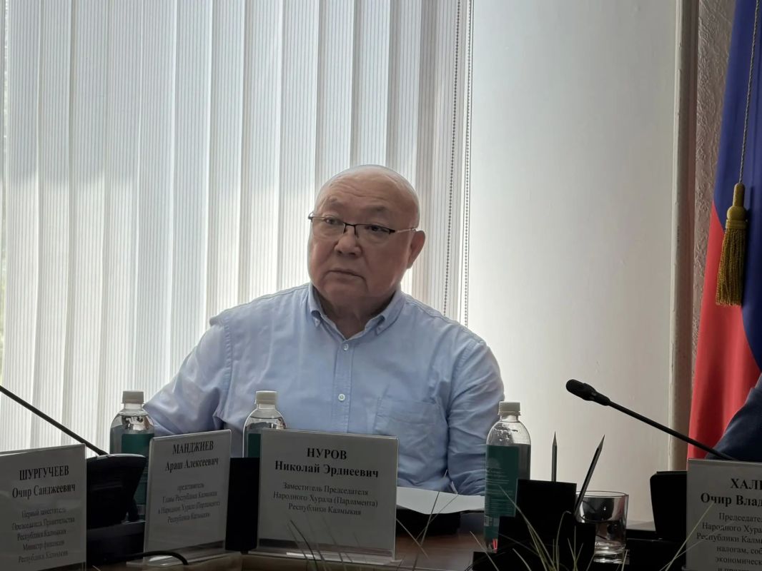 Сегодня состоялось заседание комитета Народного Хурала (Парламента) Республики Калмыкия по бюджету, налогам, собственности, экономической политике и предпринимательству под председательством Очира Халгаева Сегодня состоялось заседание комитета Народного Хурала (Парламента) Республики Калмыкия по бюджету, налогам, собственности, экономической политике и предпринимательству под председательством Очира Халгаева