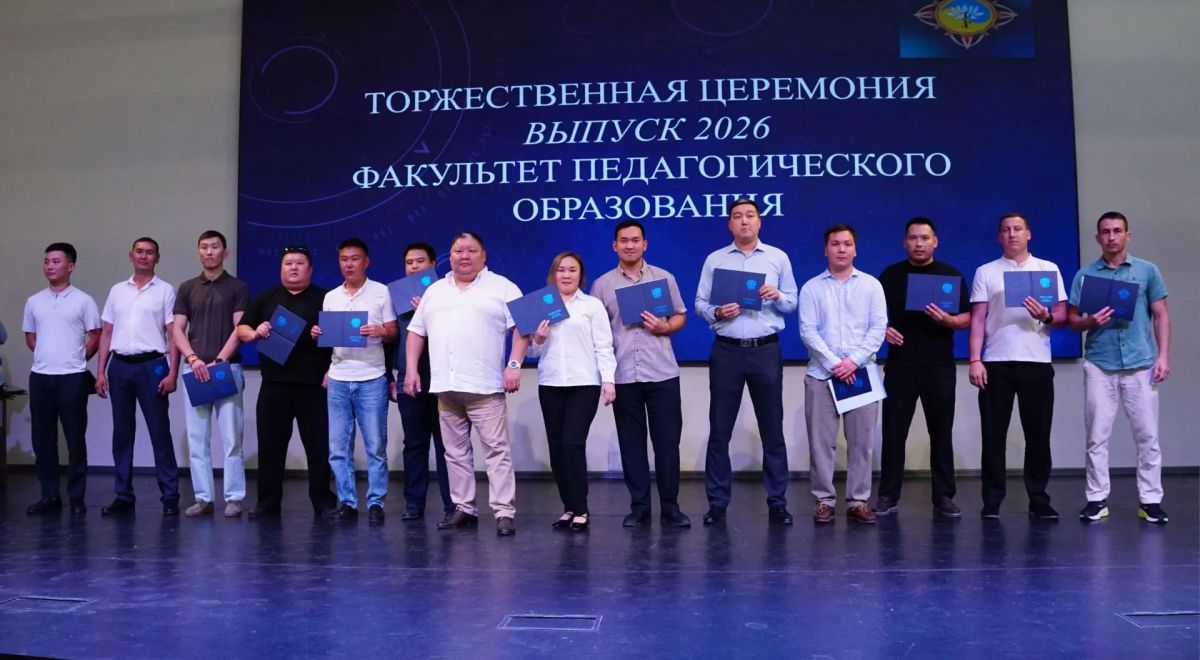 Сегодня в КалмГУ состоялась торжественная церемония вручения дипломов выпускникам Сегодня в КалмГУ состоялась торжественная церемония вручения дипломов выпускникам