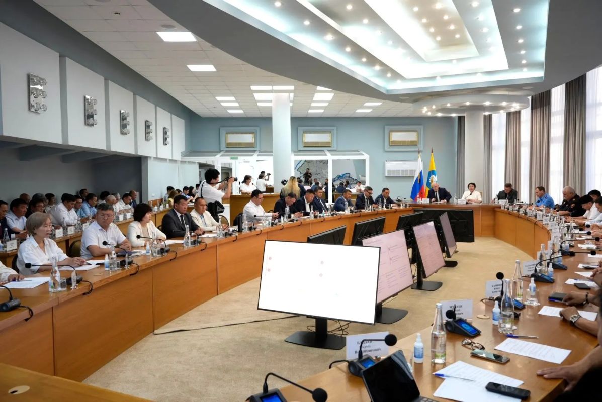 Заместитель министра ЖКХ и энергетики Республики Калмыкия Давид Шарманджиев принял участие в заседании Правительства РК Заместитель министра ЖКХ и энергетики Республики Калмыкия Давид Шарманджиев принял участие в заседании Правительства РК