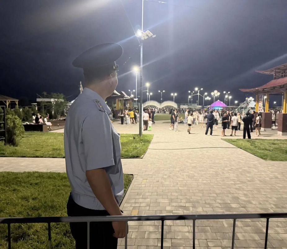В Лаганском районе сотрудники полиции обеспечили безопасность граждан на праздничных мероприятиях