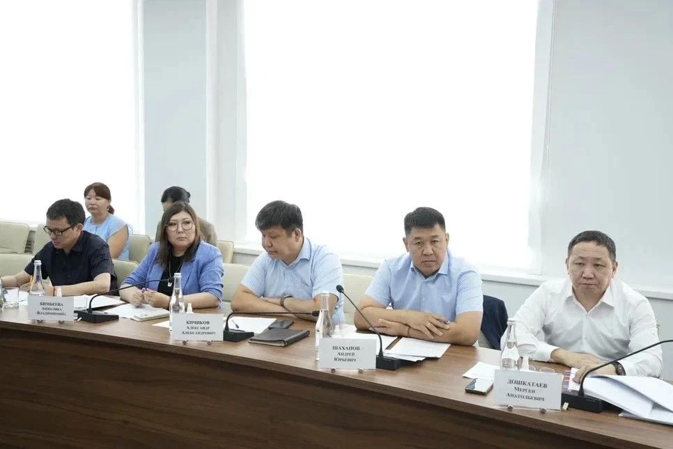 В Правительстве Калмыкии обсудили меры по улучшению инвестиционного климата и условий ведения бизнеса В Правительстве Калмыкии обсудили меры по улучшению инвестиционного климата и условий ведения бизнеса