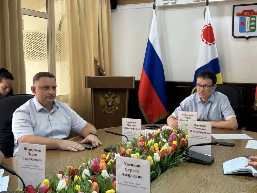 Начало недели в Администрации города Элисты традиционно посвящают разбору текущих задач и планам по развитию города Начало недели в Администрации города Элисты традиционно посвящают разбору текущих задач и планам по развитию города