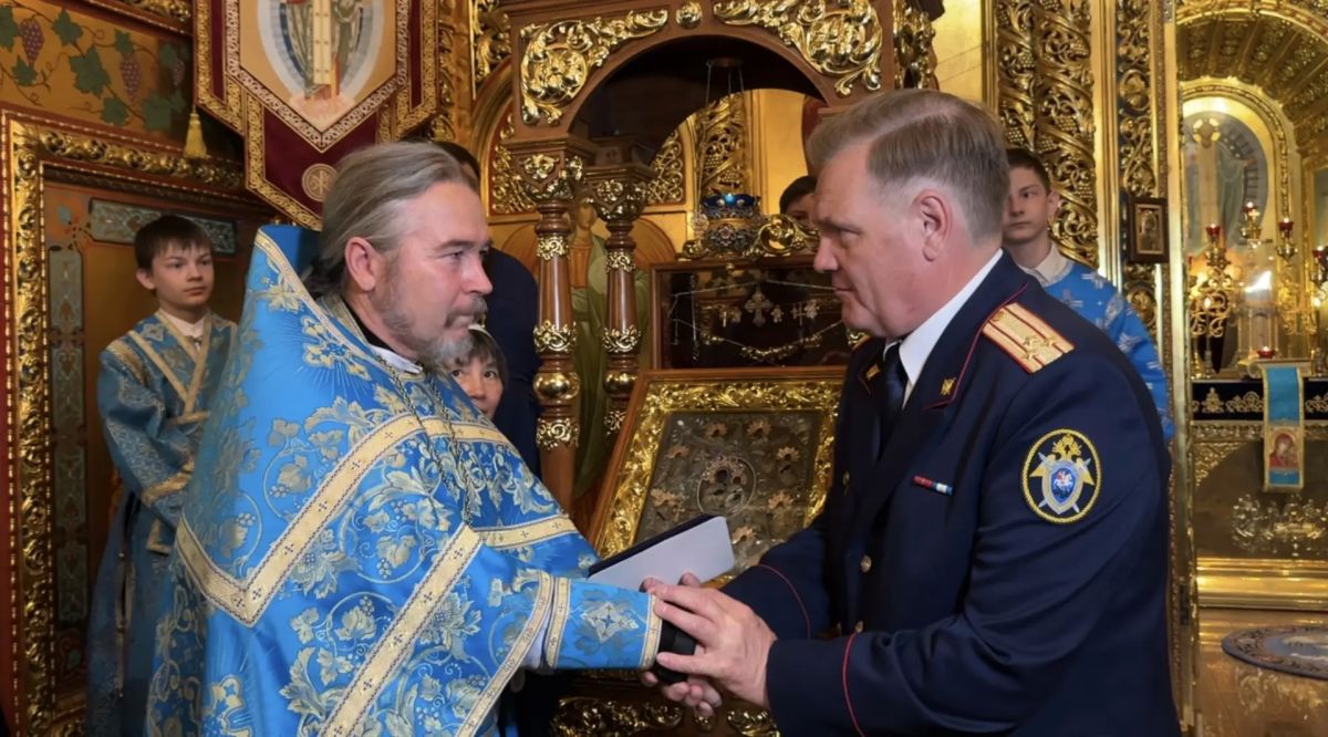 По поручению Председателя СК России вручена ведомственная медаль «За высокую гражданственность» протоиерею Казанского кафедрального собора По поручению Председателя СК России вручена ведомственная медаль «За высокую гражданственность» протоиерею Казанского кафедрального собора