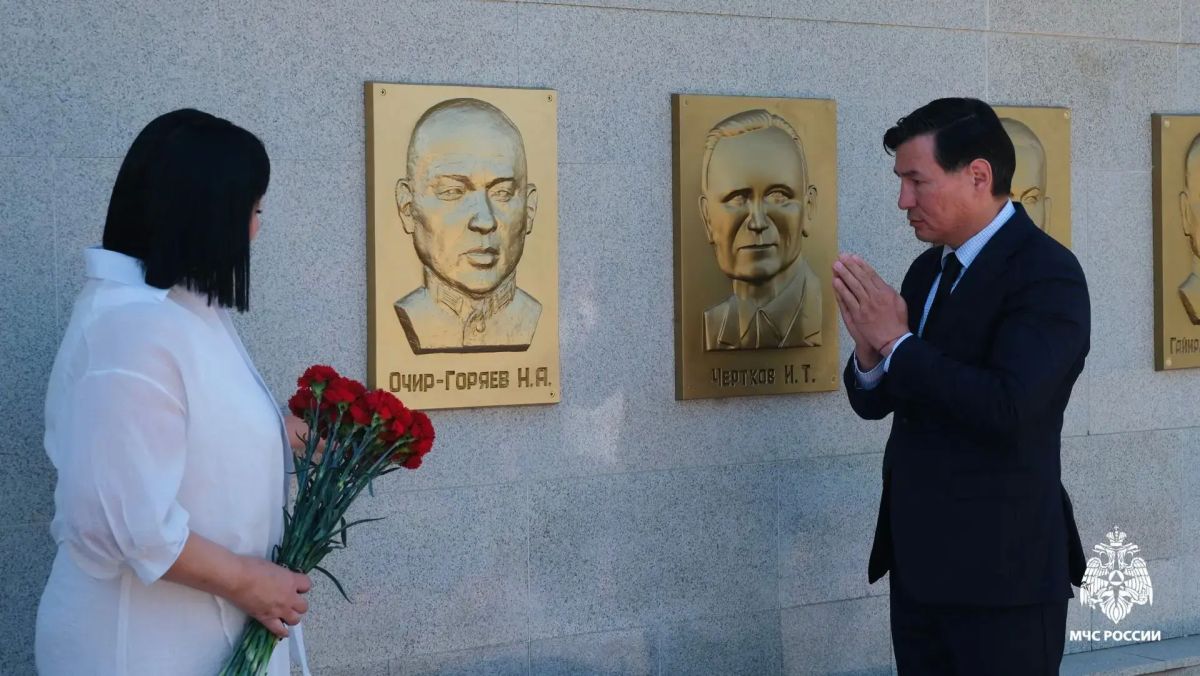 Герои уходят в бессмертие. Есть люди, которые своим подвигом навсегда меняют историю Герои уходят в бессмертие. Есть люди, которые своим подвигом навсегда меняют историю