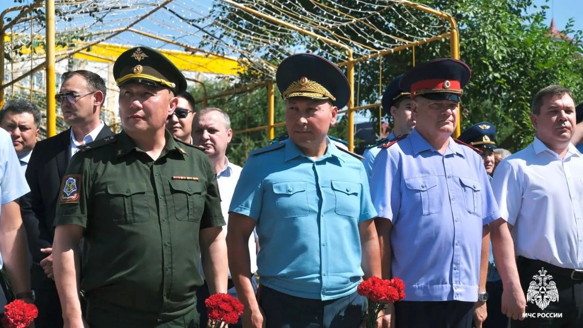 Герои уходят в бессмертие. Есть люди, которые своим подвигом навсегда меняют историю Герои уходят в бессмертие. Есть люди, которые своим подвигом навсегда меняют историю