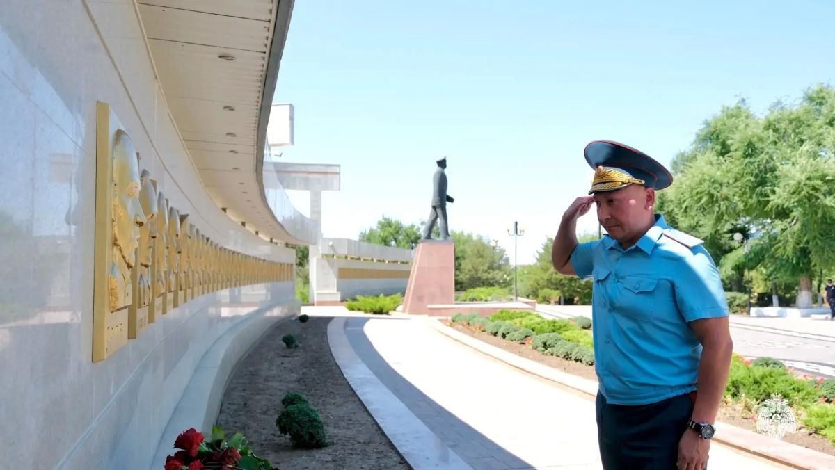Герои уходят в бессмертие. Есть люди, которые своим подвигом навсегда меняют историю Герои уходят в бессмертие. Есть люди, которые своим подвигом навсегда меняют историю