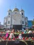 В Краснодаре у храма Александра Невского продолжает расти стихийный мемориал