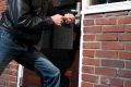 Полицейские Лаганского района задержали рабочего за кражу полумиллиона рублей из квартиры нанимателя