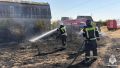 Элистинские пожарные не дали огню распространиться