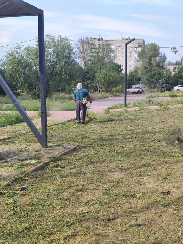 Бригады из Городовиковского, Яшалтинского, Приютненского и ИкиБурульского РМО продолжают благоустройство Антрацита Бригады из Городовиковского, Яшалтинского, Приютненского и ИкиБурульского РМО продолжают благоустройство Антрацита