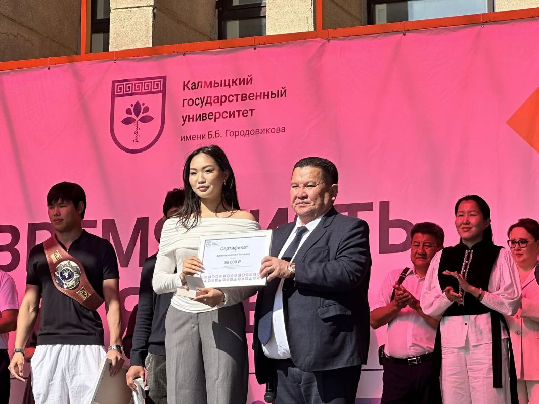 Впервые в истории КалмГУ был учрежден нагрудный знак КалмГУ Впервые в истории КалмГУ был учрежден нагрудный знак КалмГУ