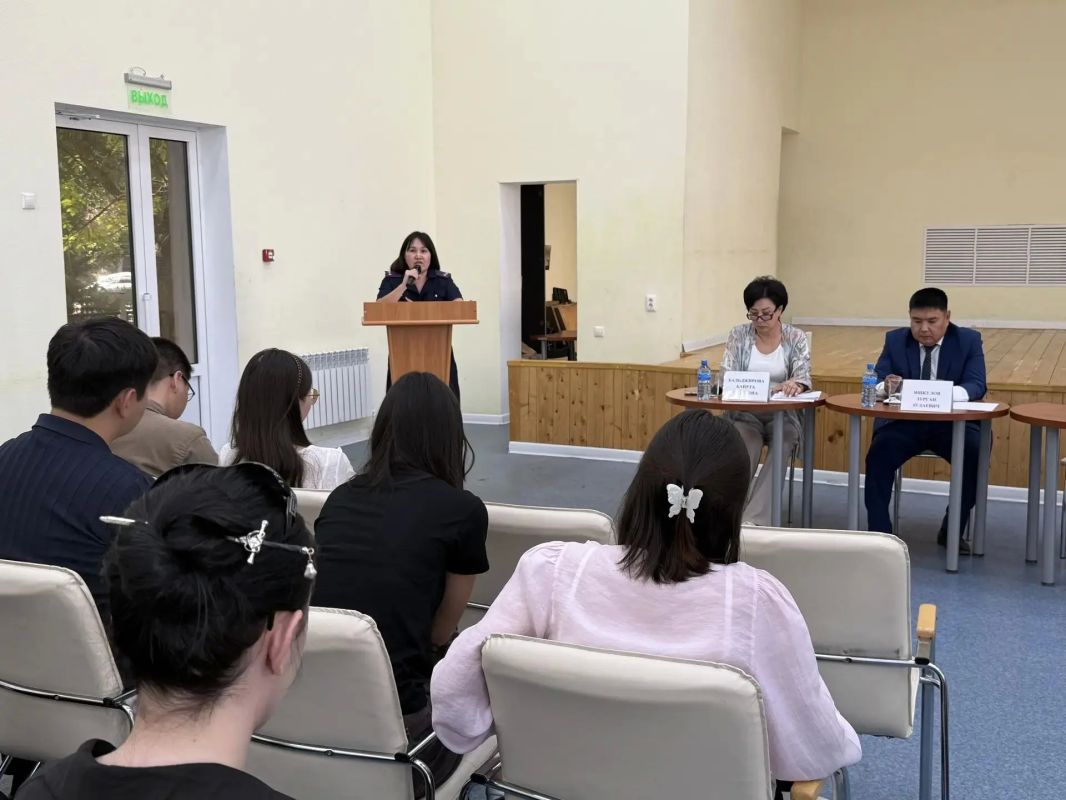 Заместитель руководителя следственного управления принял участие в открытом диалоге со студентами на тему «Угроза терактов: что необходимо знать» Заместитель руководителя следственного управления принял участие в открытом диалоге со студентами на тему «Угроза терактов: что необходимо знать»