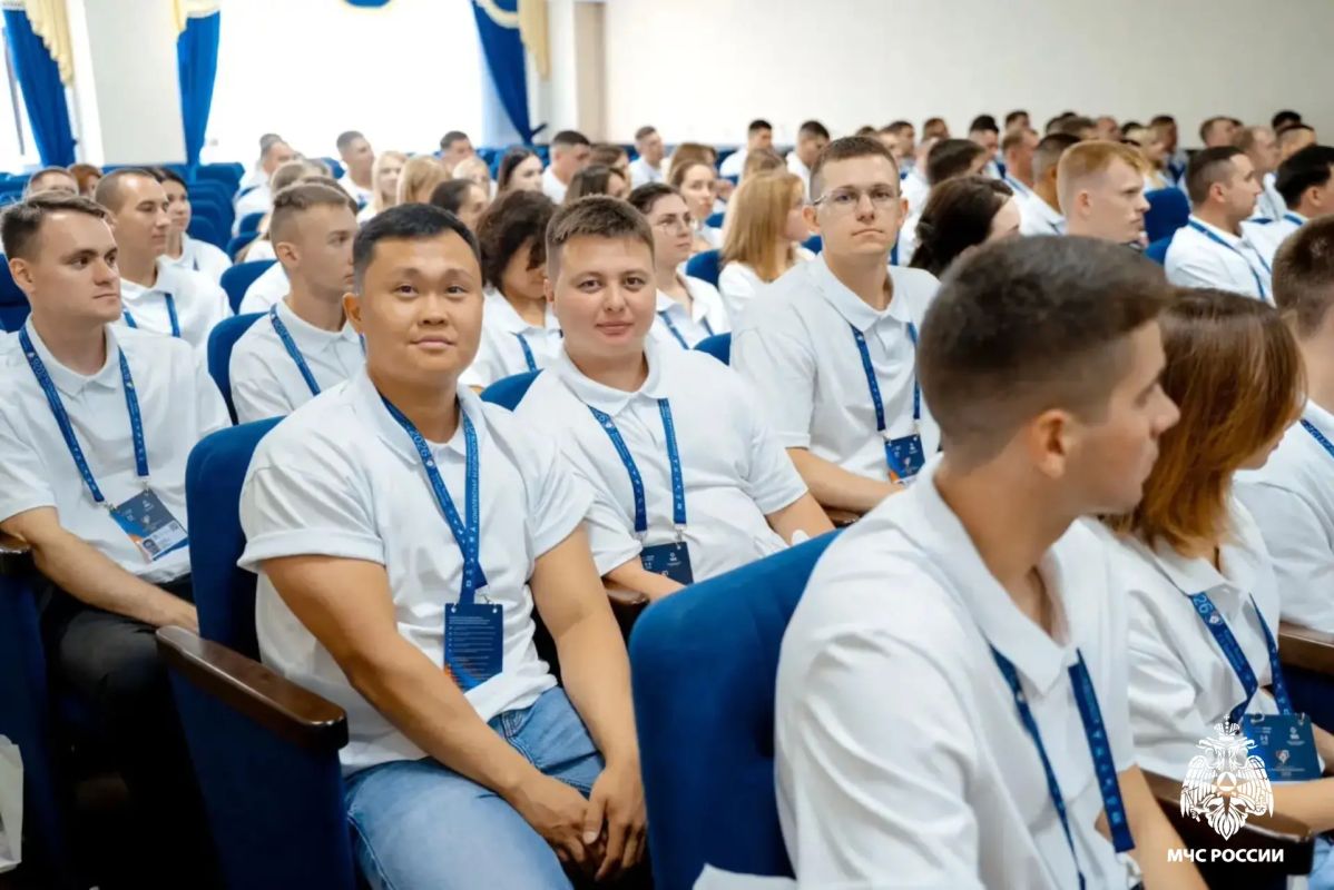Лидеры, идеи, энергия будущего: Казань впервые объединила председателей молодежных советов МЧС России Лидеры, идеи, энергия будущего: Казань впервые объединила председателей молодежных советов МЧС России