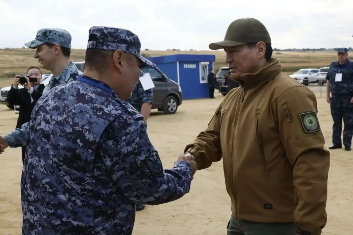 Бату Хасиков: В Калмыкии состоялась первая межрегиональная тренировка по связи Департамента информационных технологий, связи и защиты информации МВД России Бату Хасиков: В Калмыкии состоялась первая межрегиональная тренировка по связи Департамента информационных технологий, связи и защиты информации МВД России