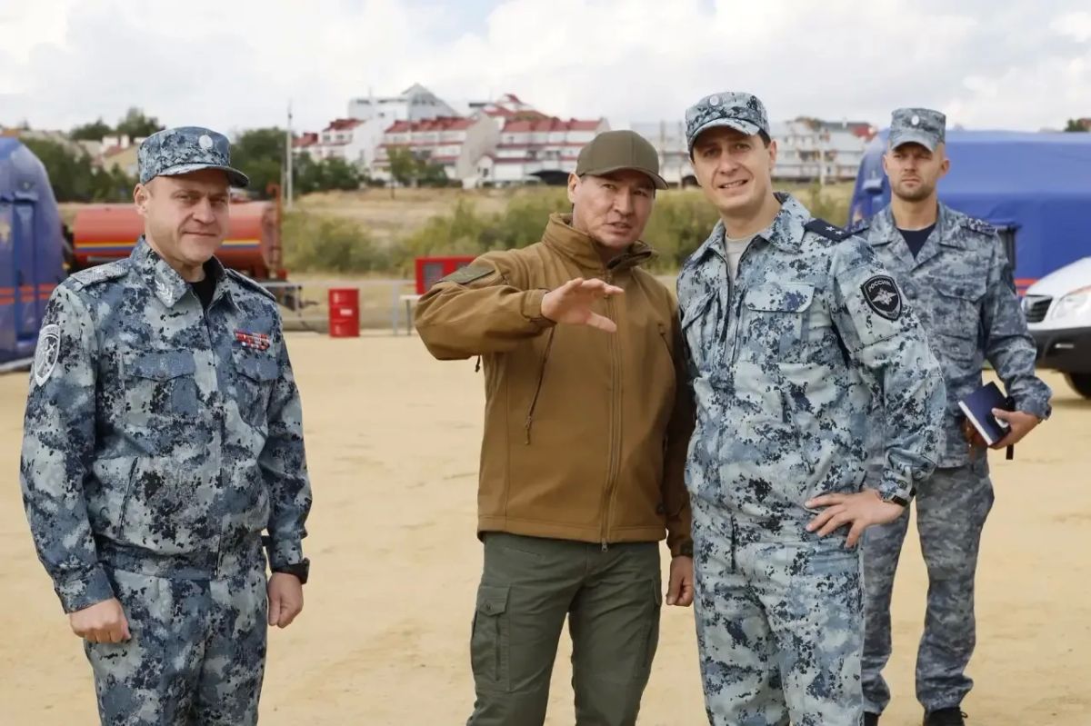 Бату Хасиков: В Калмыкии состоялась первая межрегиональная тренировка по связи Департамента информационных технологий, связи и защиты информации МВД России Бату Хасиков: В Калмыкии состоялась первая межрегиональная тренировка по связи Департамента информационных технологий, связи и защиты информации МВД России