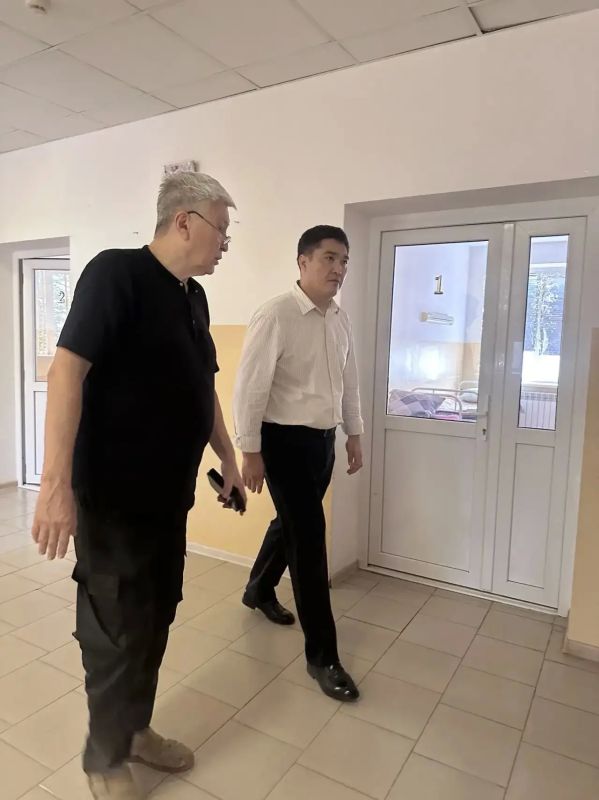 Арслан Мушараев посетил Лаганскую районную больницу Арслан Мушараев посетил Лаганскую районную больницу
