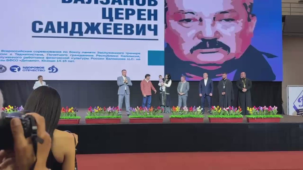 Двукратный олимпийский чемпион, легенда российского бокса Олег Саитов, прибывший в Элисту в составе звёздной делегации, поделился воспоминаниями о заслуженном тренере России и Таджикистана Церене Санджеевиче Балзанове